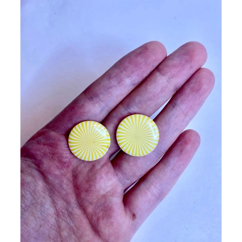 Vintage Yellow Starburst‎ Button Earrings